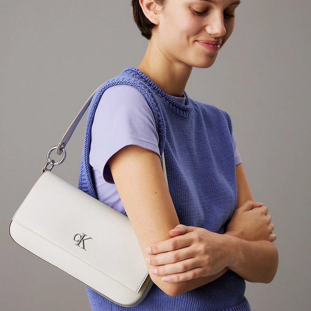 תיק קלווין קליין Minimal Monogram Shoulder Pouch נשים